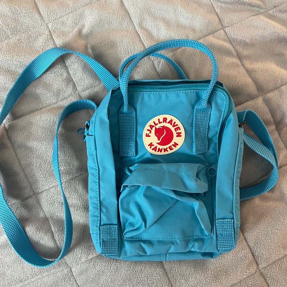 Hardly used Fjallraven Kanken Sling Zip Crossbody Bag